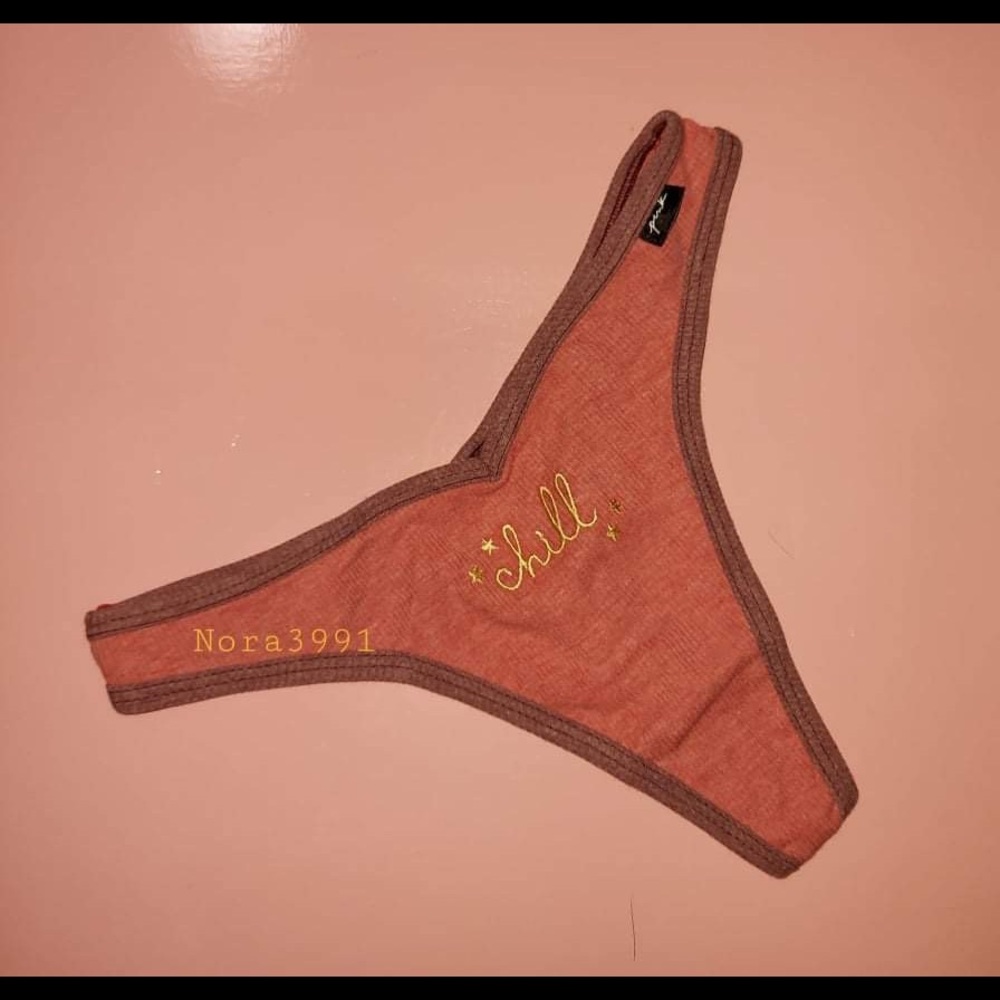 New PINK thong size Medium - Picture 10 of 10